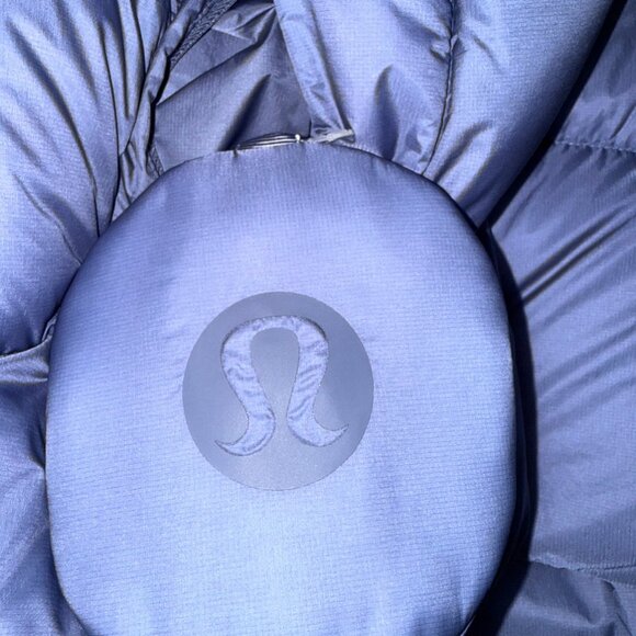 Lululemon Featherweight Down Vest (Size XXS but runs big) in Shade - Picture 16 of 16